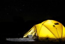 Czy można spać w namiocie podczas deszczu?